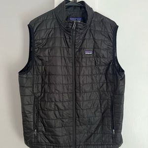 Men’s size large Patagonia black vest